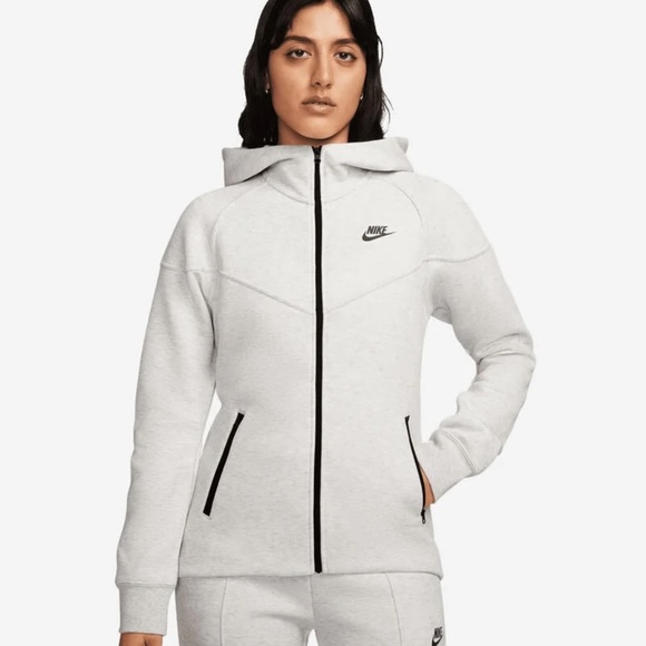 Nike Sportswear Tech Fleece Windrunner Women's Full-Zip, XS (FB8338-013) - Picture 1 of 8